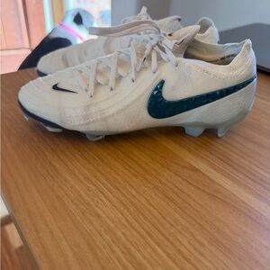 NikePhantom GX 2 Elite LV8 FG 'Chromatic Pack White Turquoise